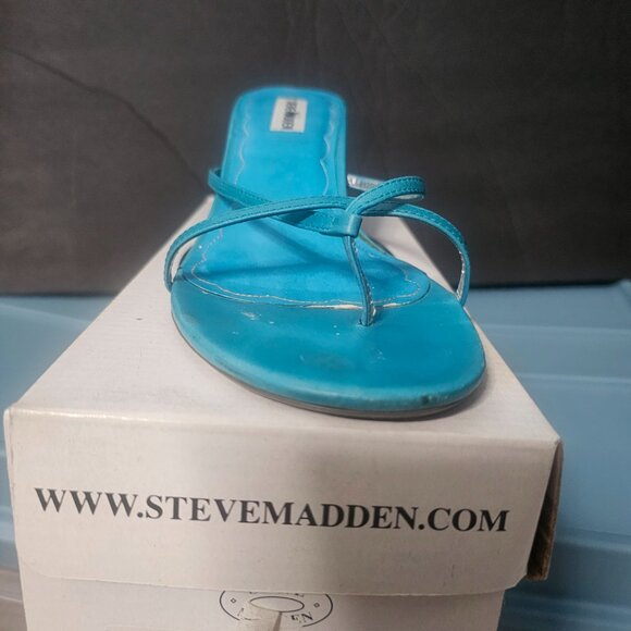 Sandal - Picture 2 of 3